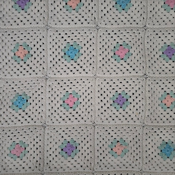 Handmade Crochet Blanket 4ft X 4ftt Square Pattern Flower Knit Pattern - Picture 2 of 4